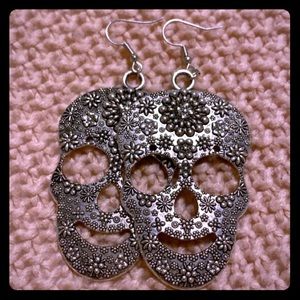 Super cute sugar skull earrings for anyone!!